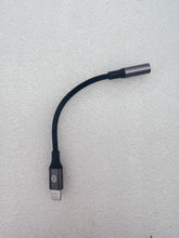 Load image into Gallery viewer, Converter Adapter Lightening to 3.5mm aux Female (IP016)