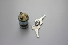 Load image into Gallery viewer, Universal Replacement Ignition Switch (4T032)