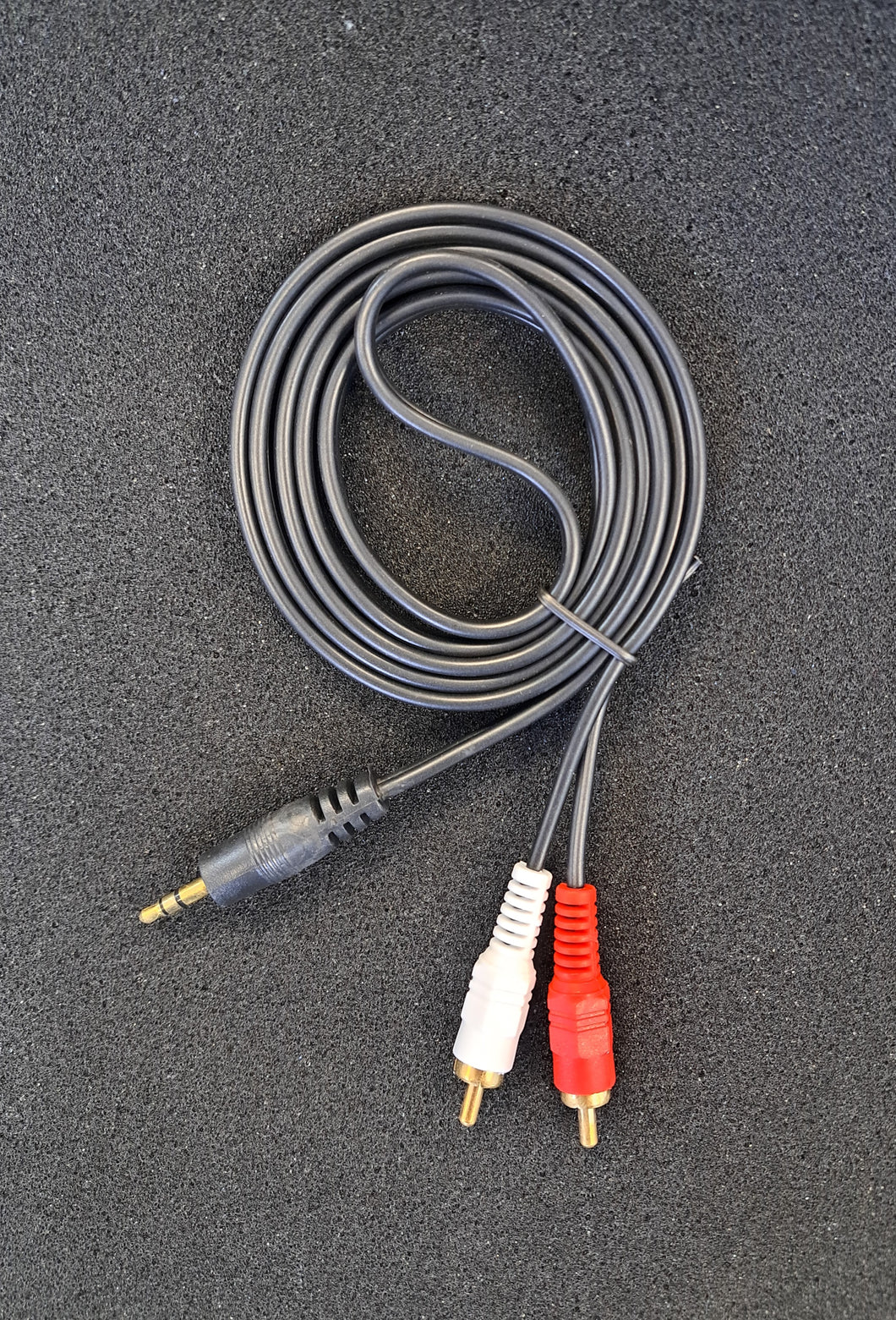 3.5mm Aux stereo to 2 RCA male Y Cable 1.5m (CB-97-1.5m)