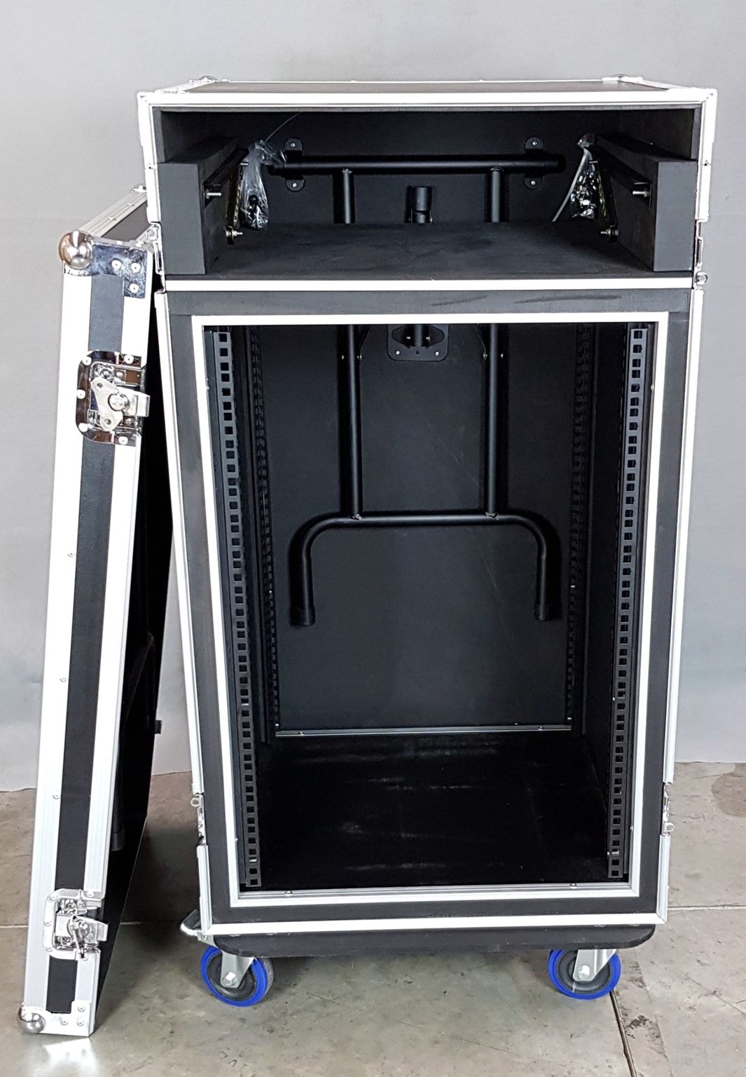 DJ 20u Slant Pro Amplifier Mixer Rack Flight Case With 2 DJ Table Legs ...